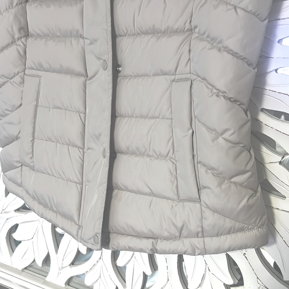 💗HP💗 👡⚪️☕️ Gap Tan Puffer Vest - Picture 2 of 3